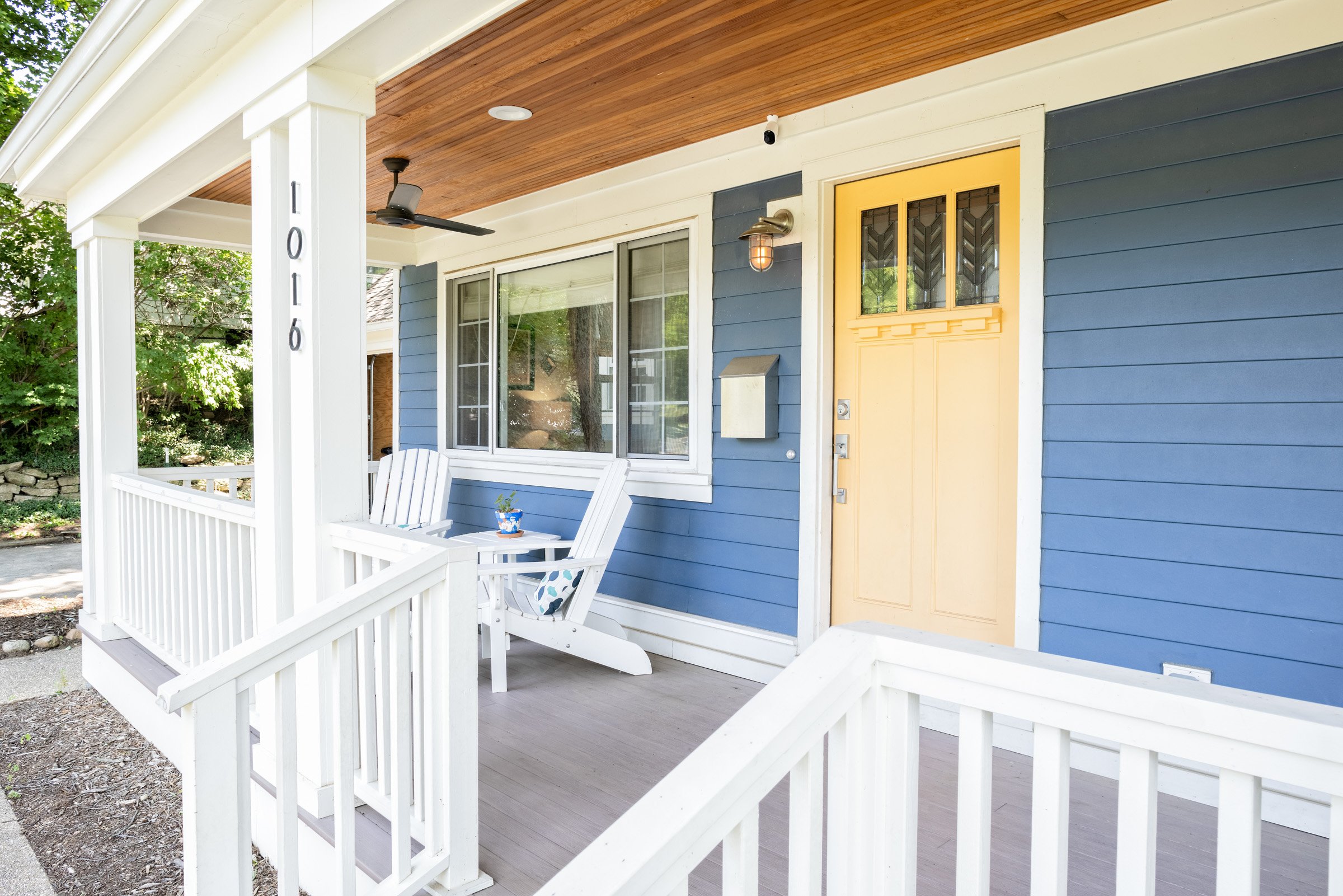 Meadowlark_ADAM18009_FRONT_PORCH_20210810_0034_WS