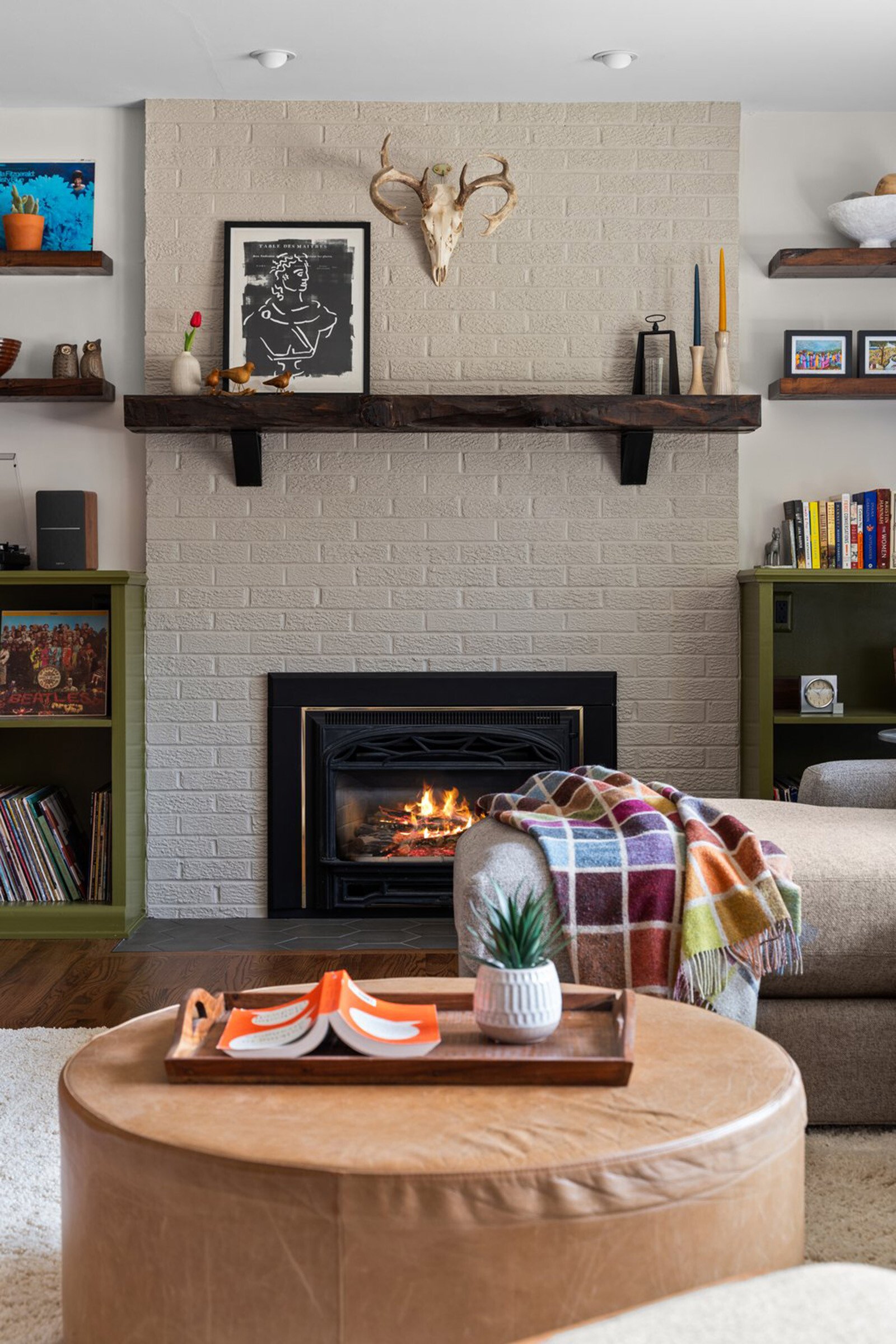 MEADOWLARK_LIVING_ROOM_FIREPLACE_23033_IMG_7668_WS