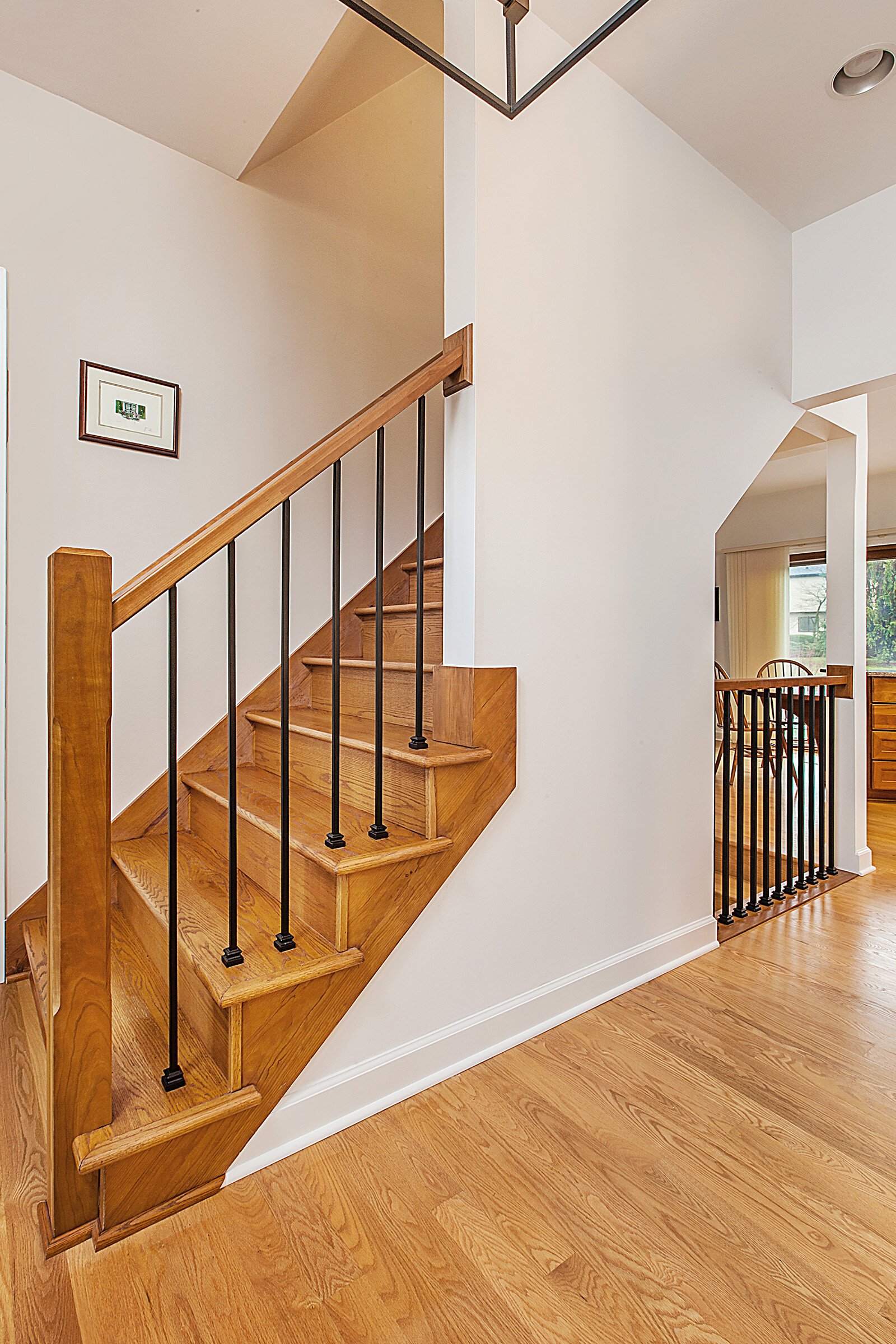 Meadowlark_21107_FOYER_STAIRS_DETAILS_IMG_0498_WS